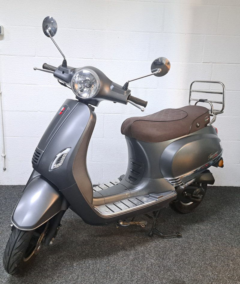 GTS Toscana Dynamic bromscooter, Corris Grey