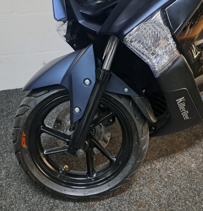 Zwarte Killerbee B-Max bromscooter - Afbeelding 2