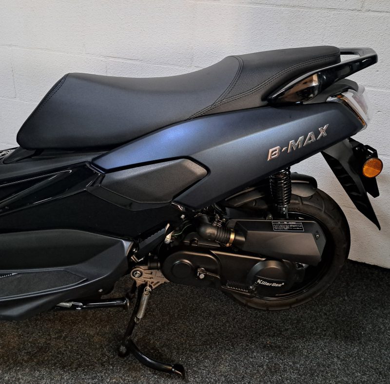 Zwarte Killerbee B-Max bromscooter - Afbeelding 3