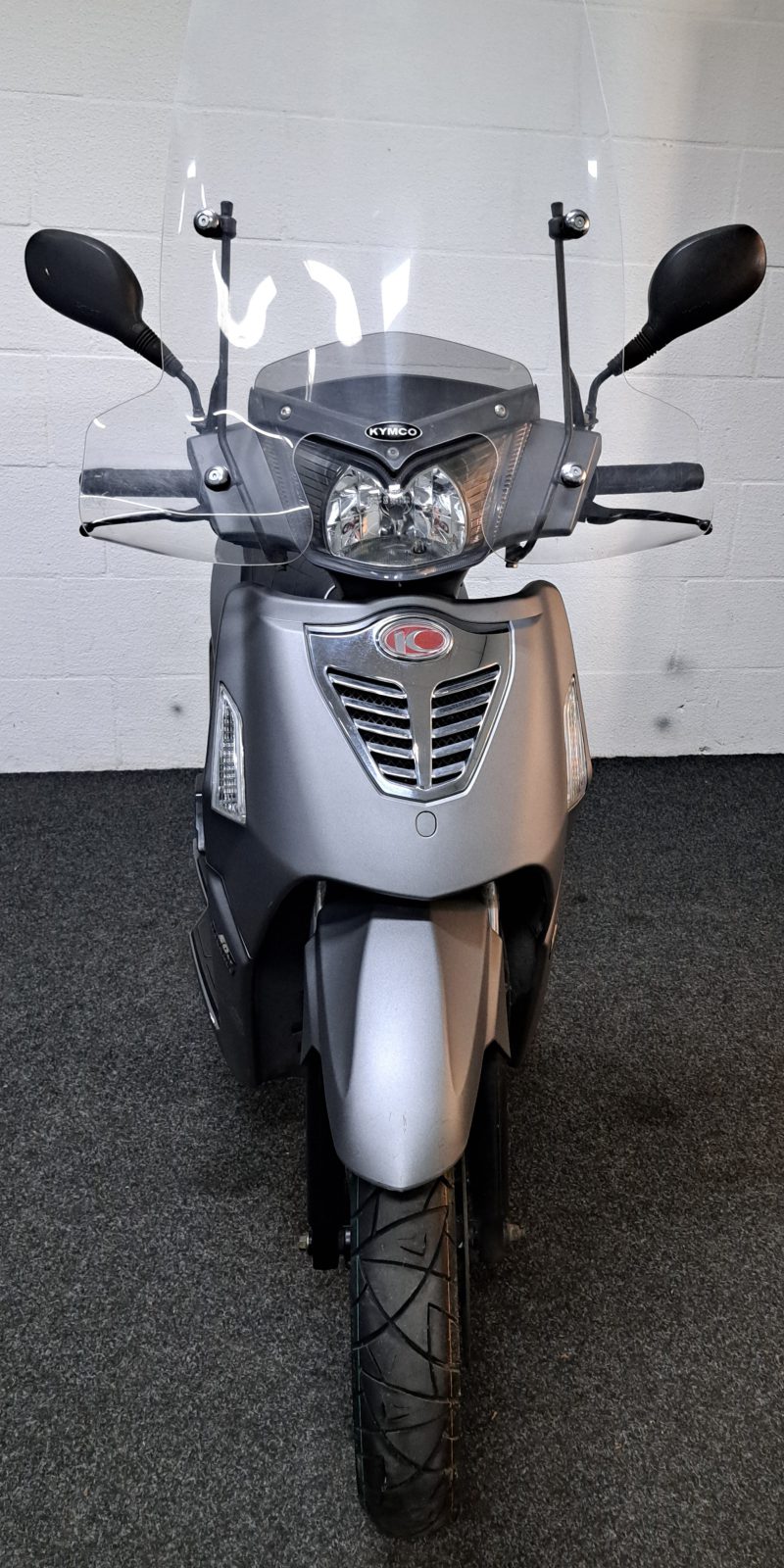 Mat grijze Kymco People S bromscooter - Afbeelding 8