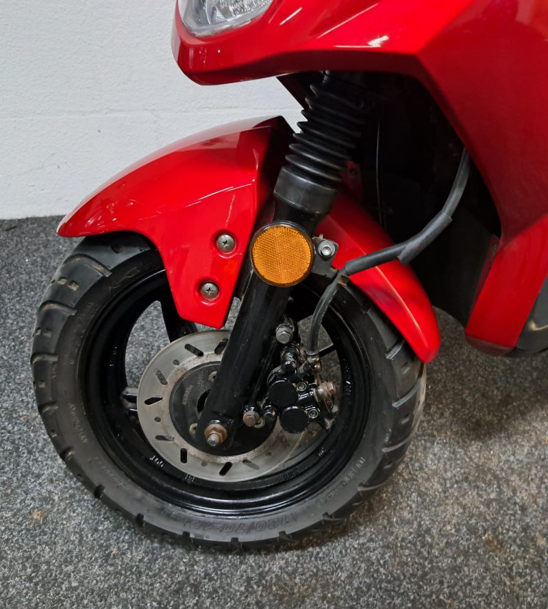 Rode Sym Orbit II bromscooter - Afbeelding 2