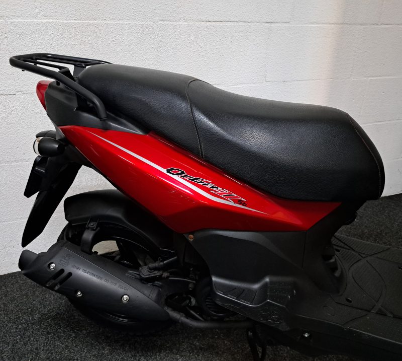 Rode Sym Orbit II bromscooter - Afbeelding 4