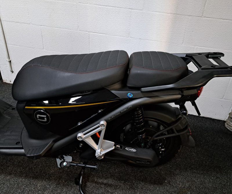 Zwarte Super Soco CPX elektrische scooter - Afbeelding 3