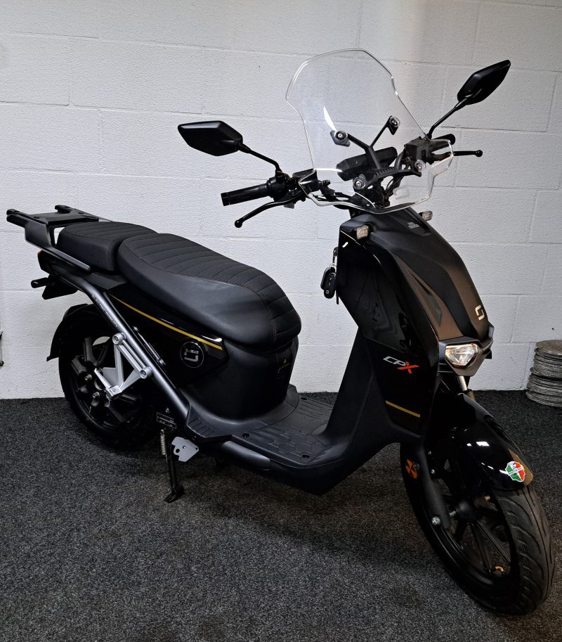 Zwarte Super Soco CPX elektrische scooter - Afbeelding 4