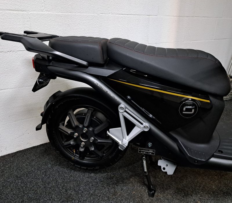 Zwarte Super Soco CPX elektrische scooter - Afbeelding 6