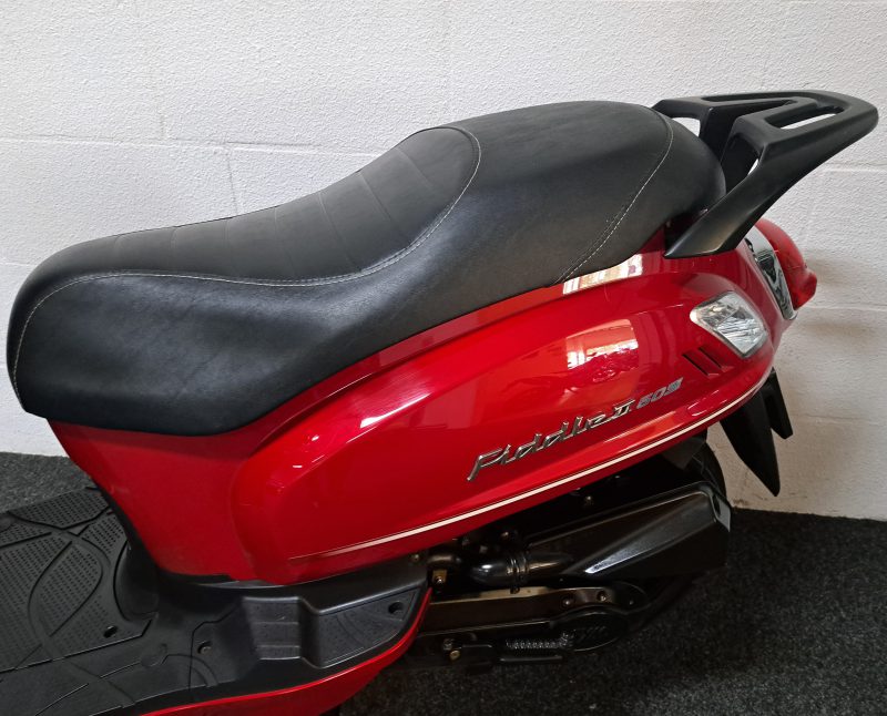 Rode Sym Fiddle II bromscooter - Afbeelding 2