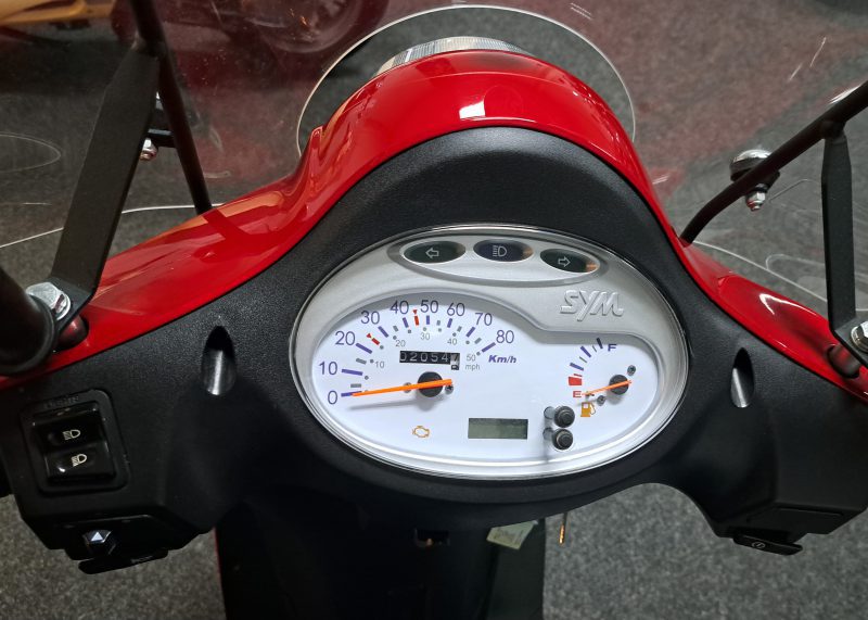 Rode Sym Fiddle II bromscooter - Afbeelding 6
