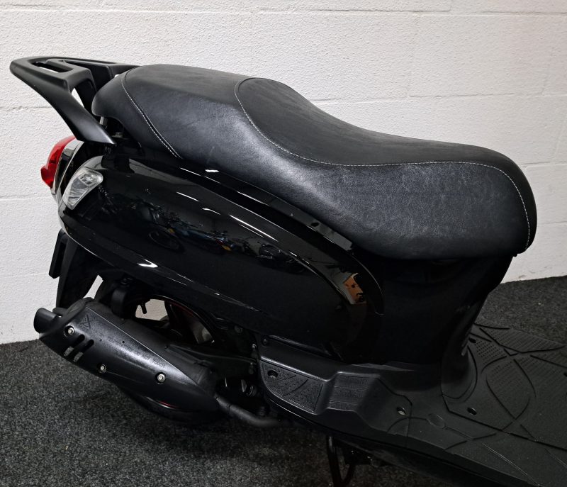 Zwarte Sym Fiddle II bromscooter - Afbeelding 10