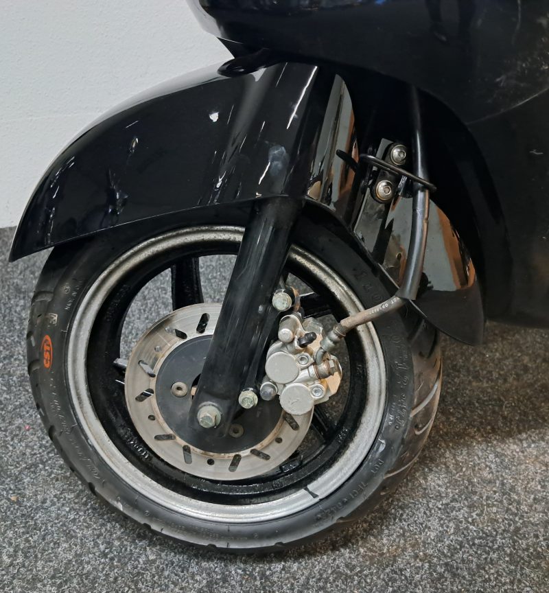 Sym Fiddle II zwarte bromscooter - Afbeelding 4