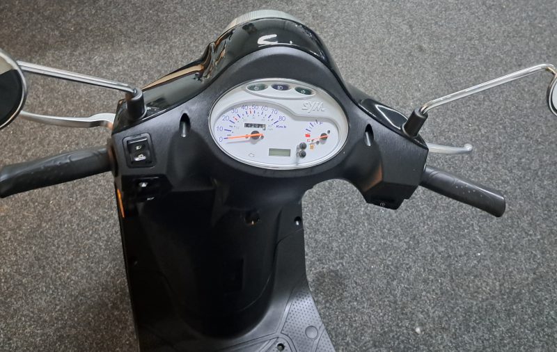 Sym Fiddle II zwarte bromscooter - Afbeelding 5