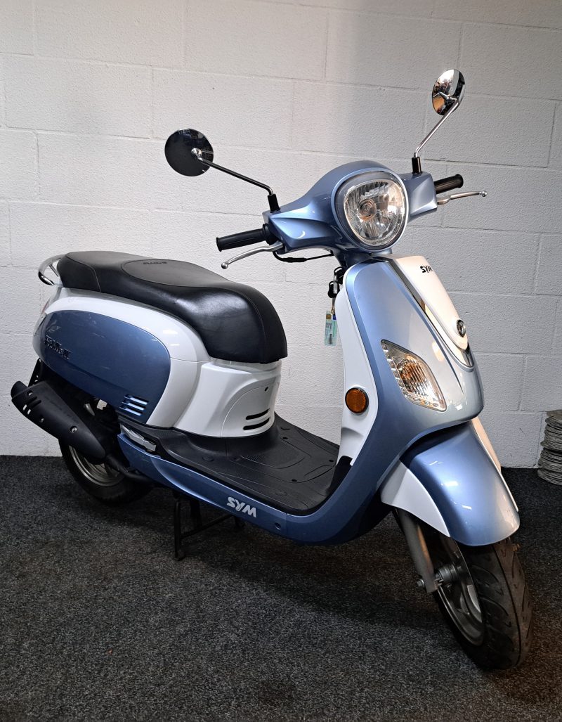 Blauw/witte Sym Fiddle III bromscooter - Afbeelding 7