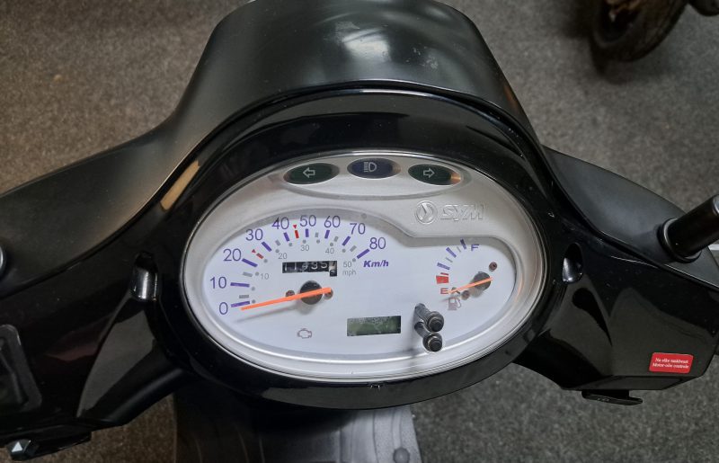 Zwarte Sym Fiddle III bromscooter - Afbeelding 4