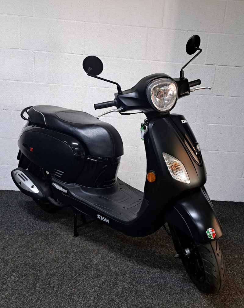 Zwarte Sym Fiddle III bromscooter - Afbeelding 5
