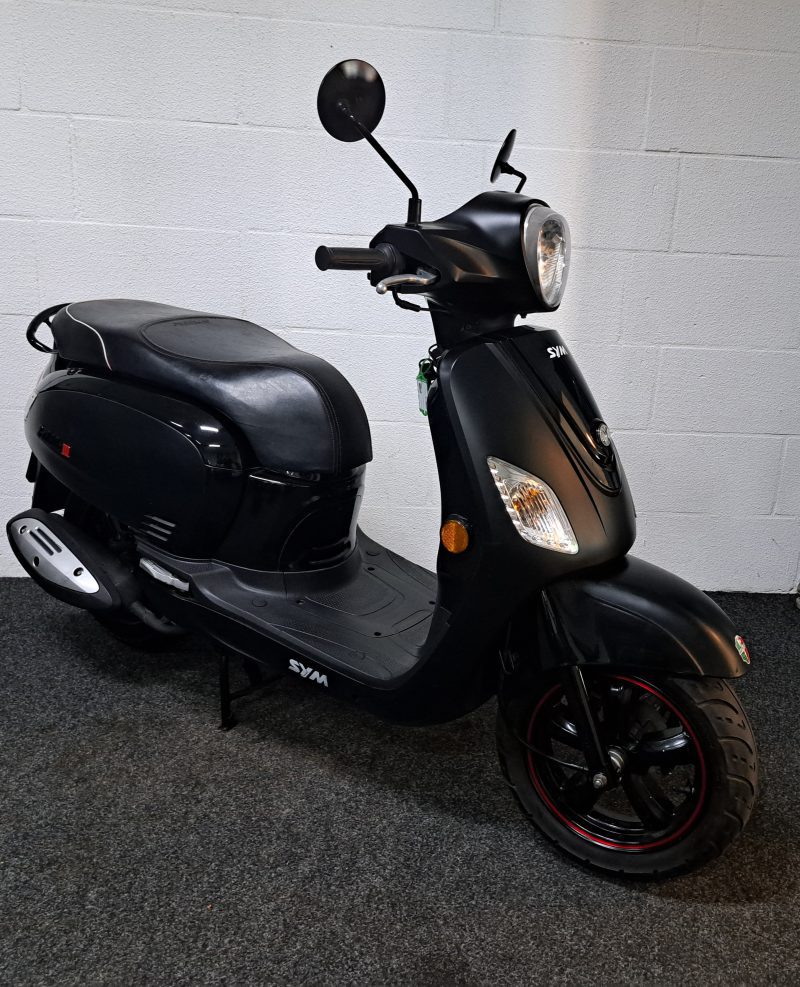 Zwarte Sym Fiddle III bromscooter - Afbeelding 7