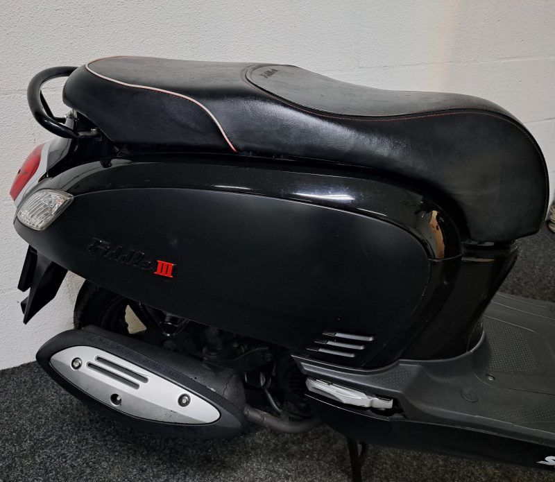 Zwarte Sym Fiddle III bromscooter - Afbeelding 8