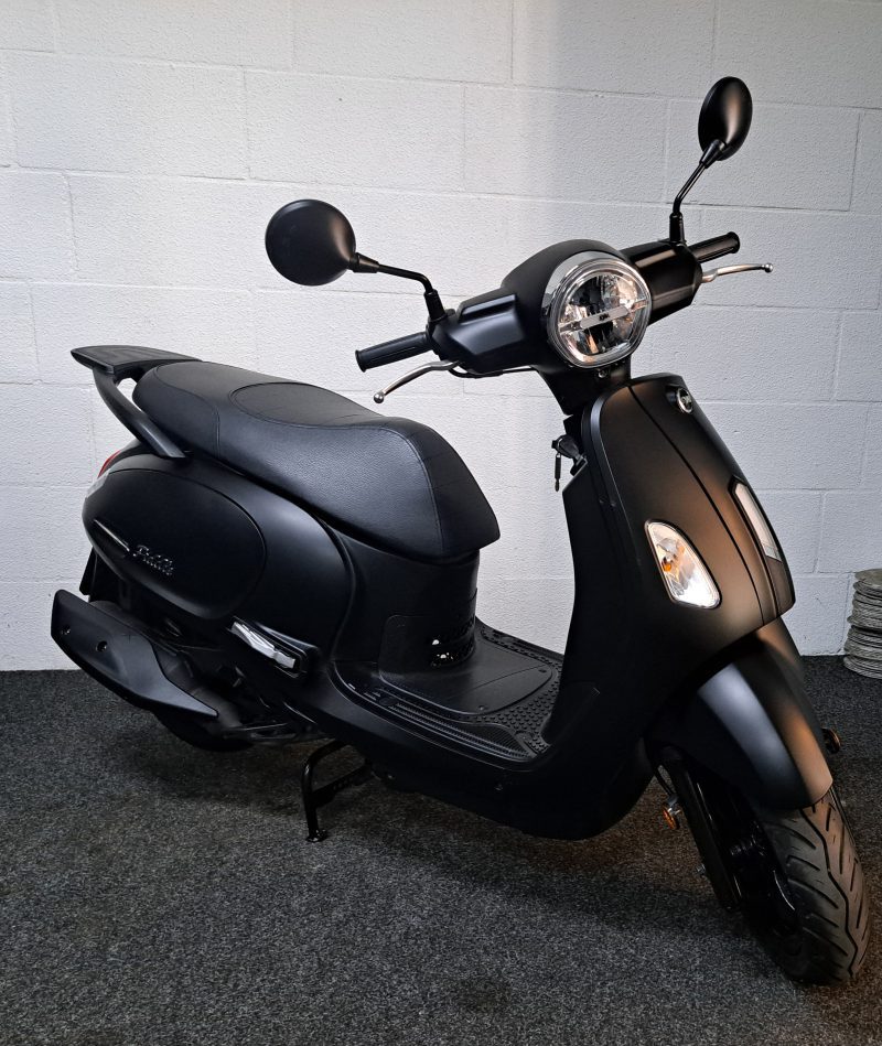Mat zwarte Sym Fiddle IV bromscooter - Afbeelding 7