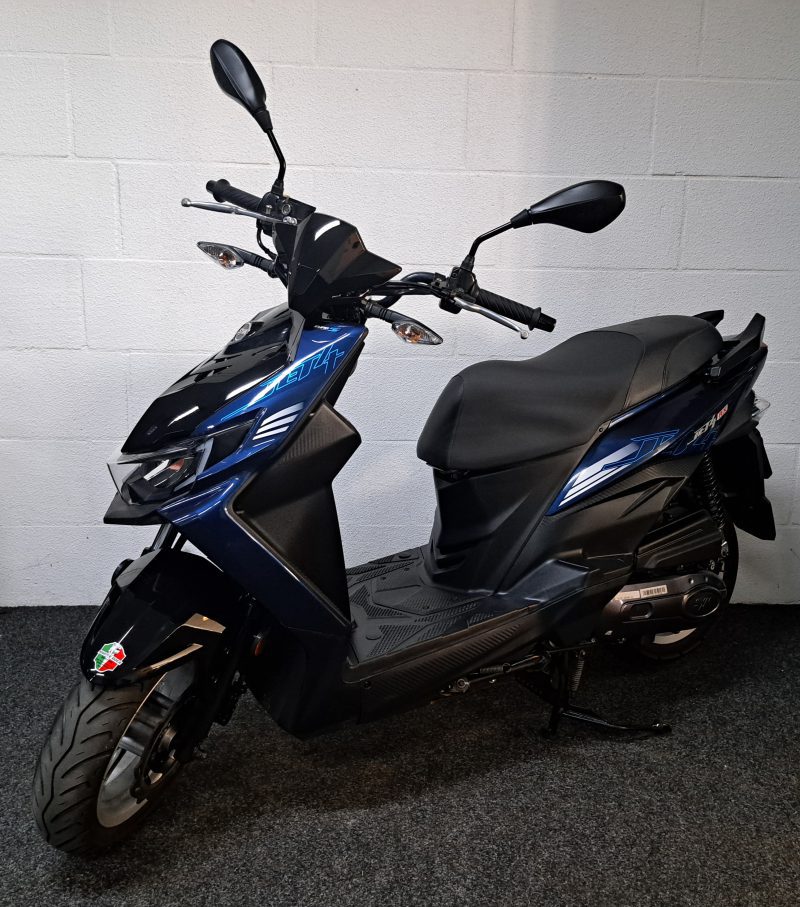 Blauwe Sym Jet 4 RX bromscooter