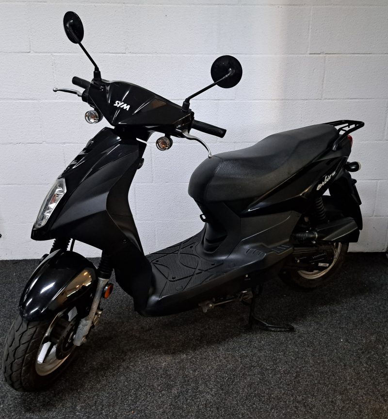 Zwarte Sym Orbit 50 snorscooter