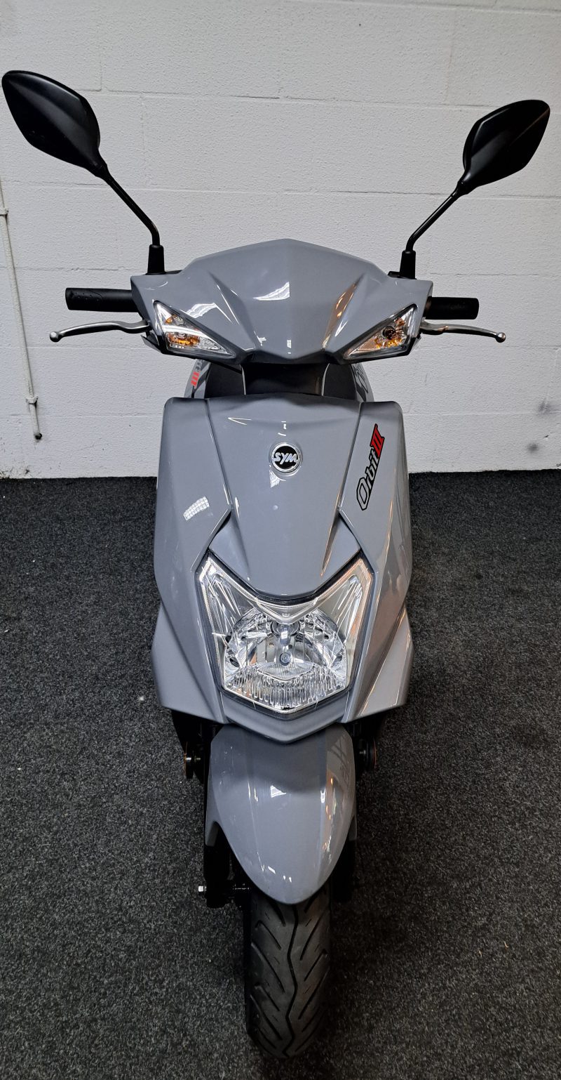 Sym Orbit III bromscooter in de kleur Nardo Grey - Afbeelding 9