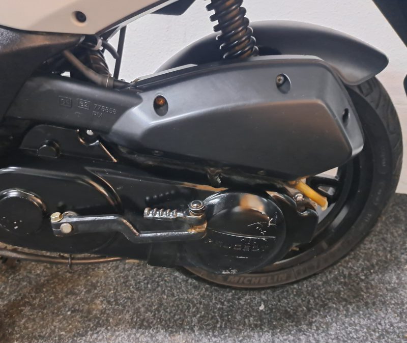 Peugeot Kisbee Sportline bromscooter - Afbeelding 4