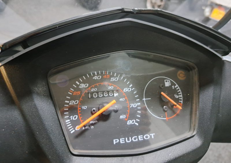 Peugeot Kisbee bromscooter in de kleur nardo grijs - Afbeelding 5