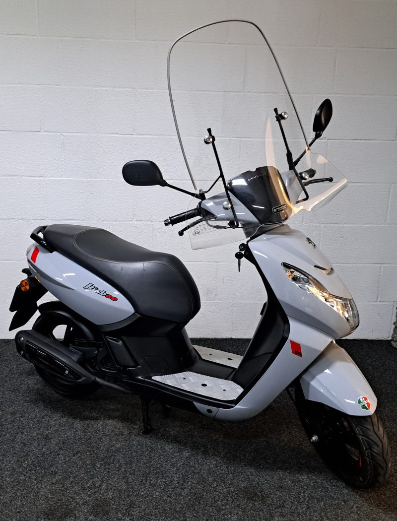 Peugeot Kisbee bromscooter in de kleur nardo grijs - Afbeelding 7