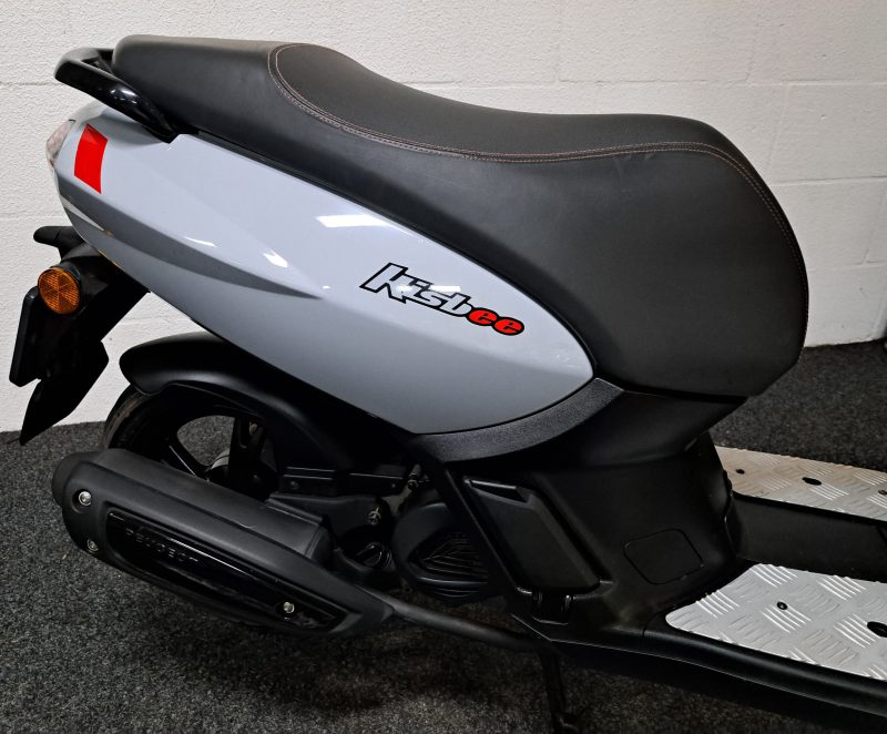 Peugeot Kisbee bromscooter in de kleur nardo grijs - Afbeelding 8