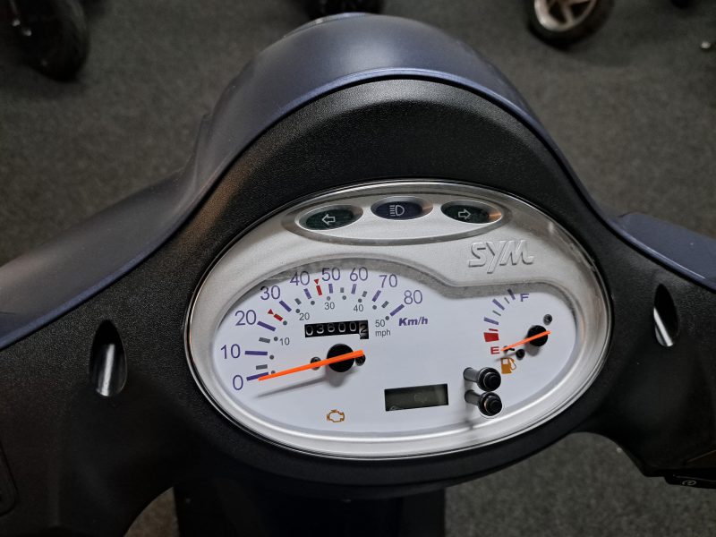 Sym Fiddle II bromscooter in de kleur Submarine Blue - Afbeelding 5