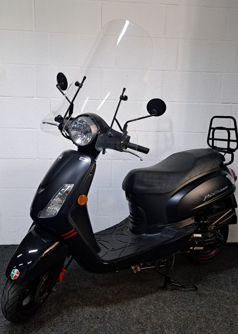 Mat zwarte Sym Fiddle bromscooter - Afbeelding 2