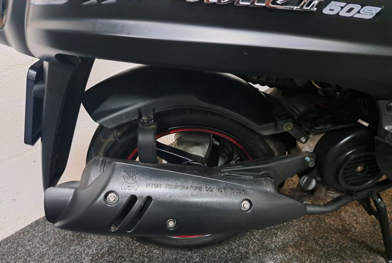 Mat zwarte Sym Fiddle bromscooter - Afbeelding 10