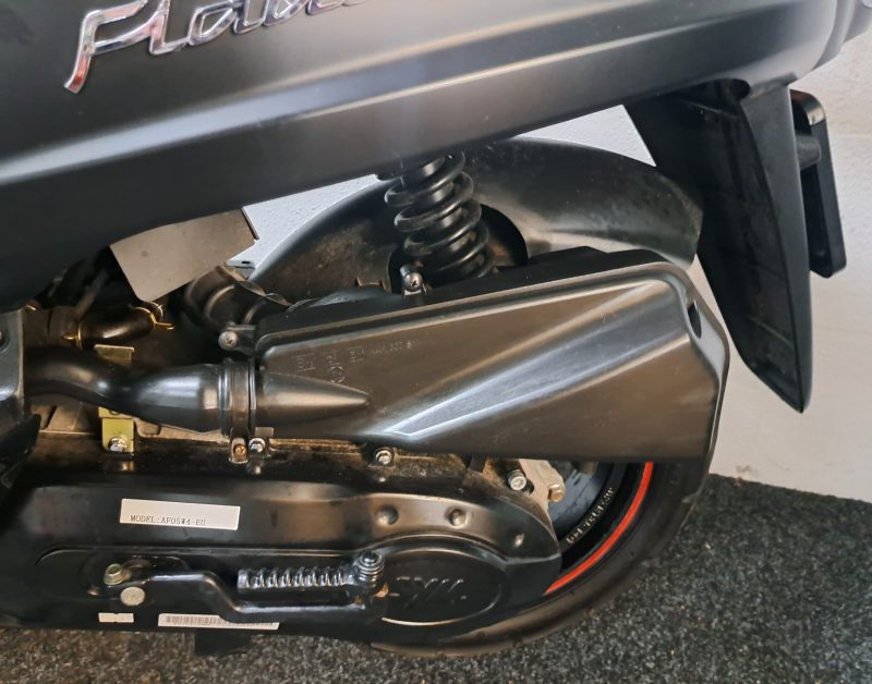 Mat zwarte Sym Fiddle bromscooter - Afbeelding 4