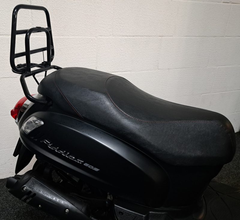 Mat zwarte Sym Fiddle bromscooter - Afbeelding 9