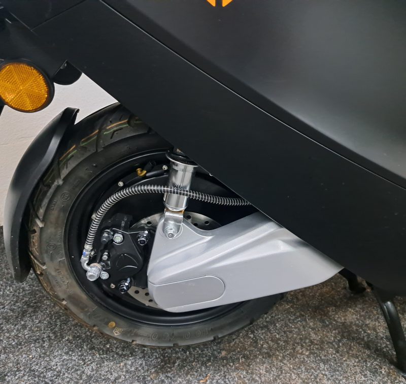 Yadea C1S mat zwarte elektrische bromscooter - Afbeelding 10