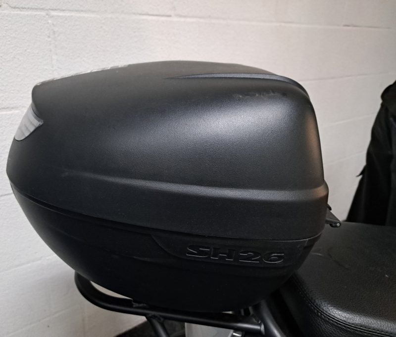 Yadea C1S mat zwarte elektrische bromscooter - Afbeelding 11