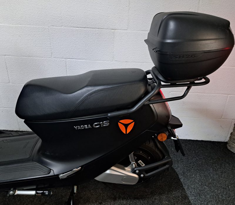 Yadea C1S mat zwarte elektrische bromscooter - Afbeelding 2