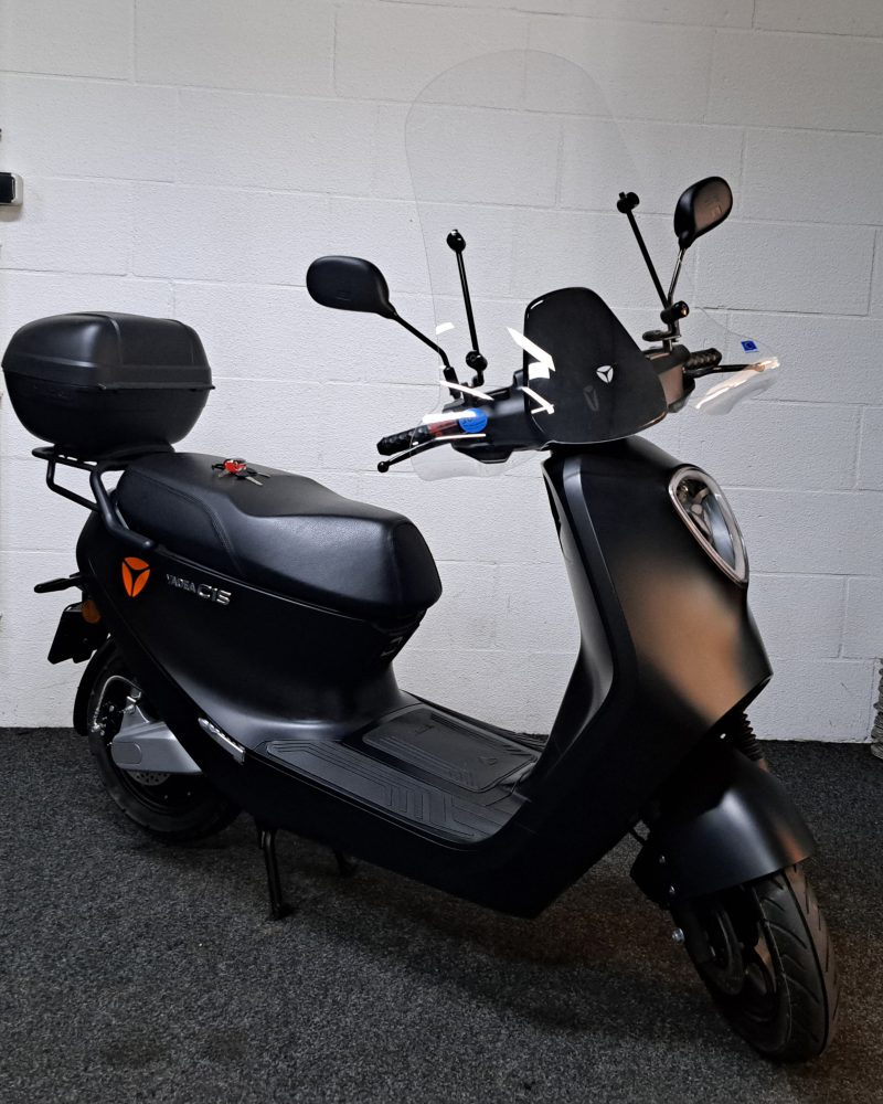 Yadea C1S mat zwarte elektrische bromscooter - Afbeelding 9