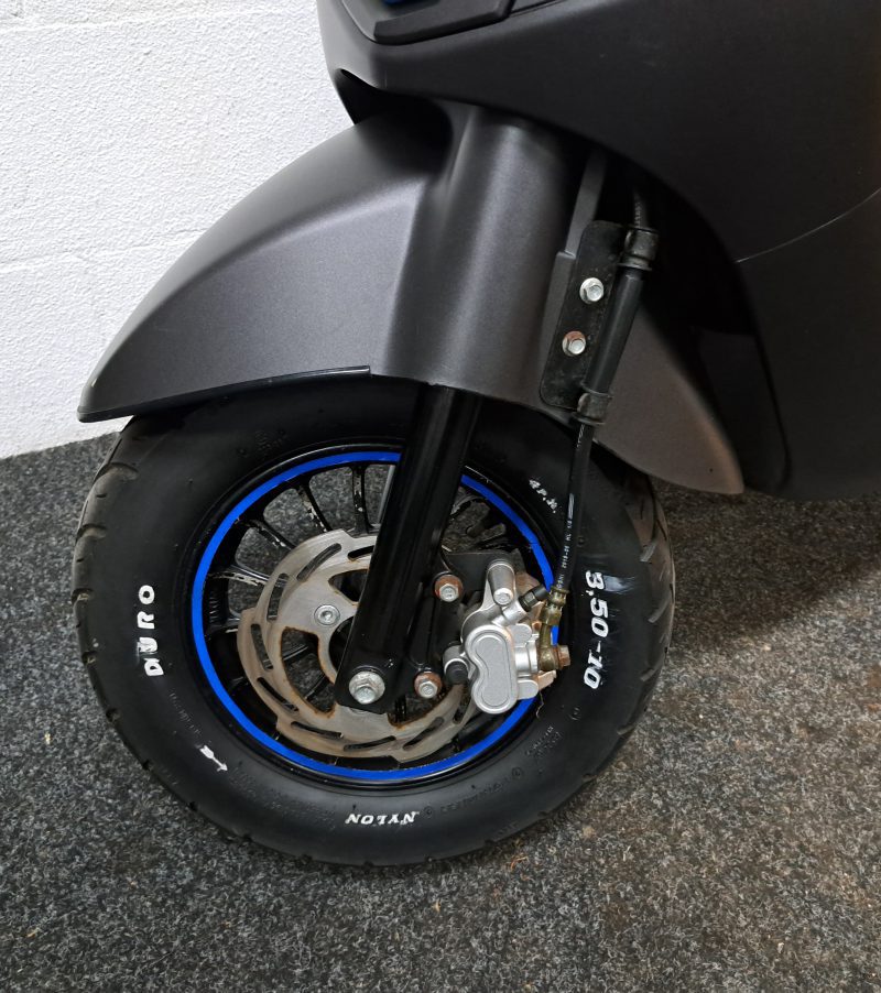 GTS Toscana Pure antraciet kleurige bromscooter - Afbeelding 3