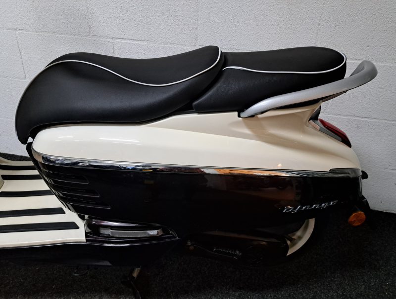 Peugeot Django bromscooter crème kleurig - Afbeelding 2
