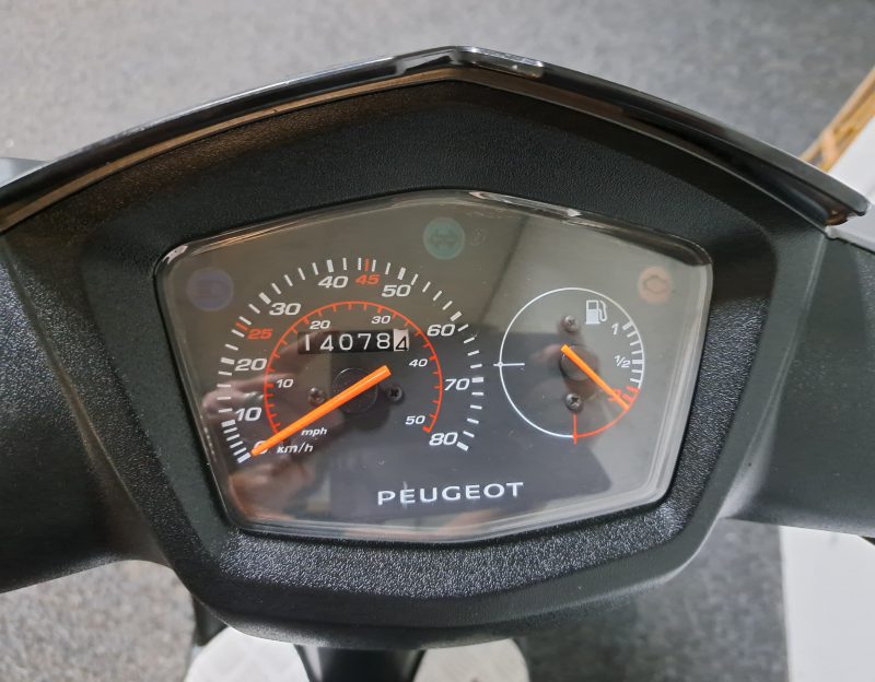 Mat grijze Peugeot Kisbee bromscooter - Afbeelding 6
