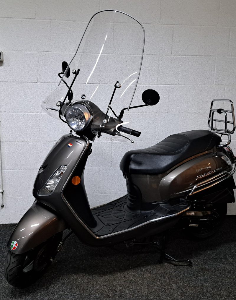 Antraciet kleurige Sym Fiddle II bromscooter