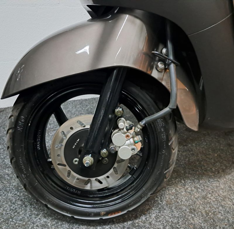 Antraciet kleurige Sym Fiddle II bromscooter - Afbeelding 2