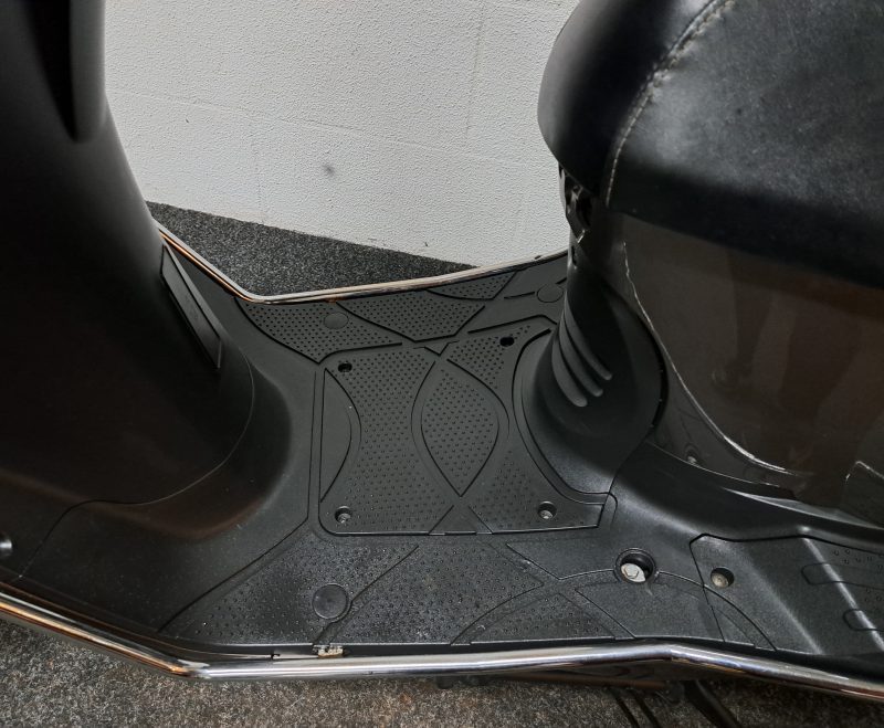 Antraciet kleurige Sym Fiddle II bromscooter - Afbeelding 4