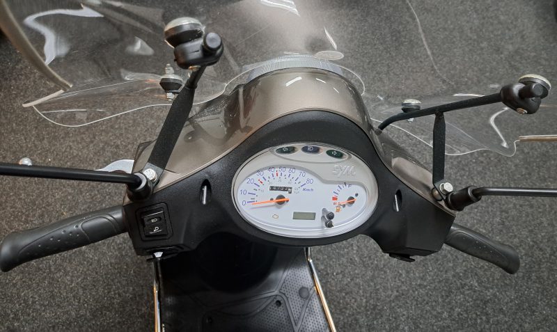 Antraciet kleurige Sym Fiddle II bromscooter - Afbeelding 5