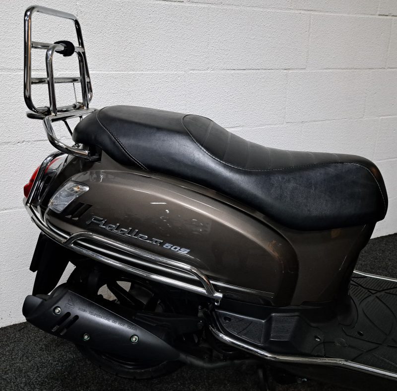 Antraciet kleurige Sym Fiddle II bromscooter - Afbeelding 9