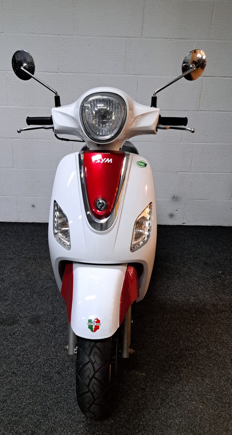 Sym Fiddle III rood/witte bromscooter - Afbeelding 6