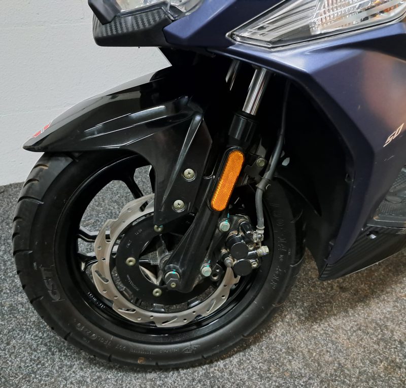 Blauwe Sym Jet 14 bromscooter - Afbeelding 3