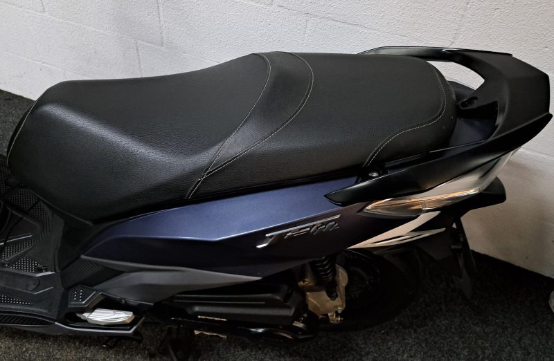 Blauwe Sym Jet 14 bromscooter - Afbeelding 4
