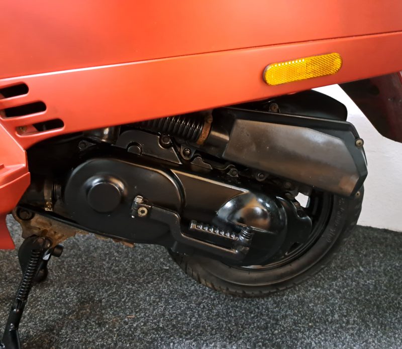 Znen mat rode bromscooter - Afbeelding 3