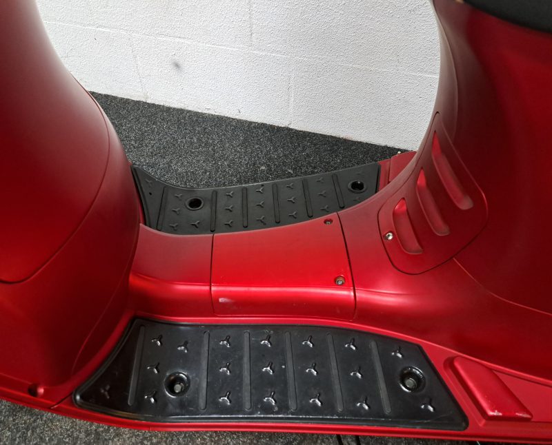 Znen mat rode bromscooter - Afbeelding 4
