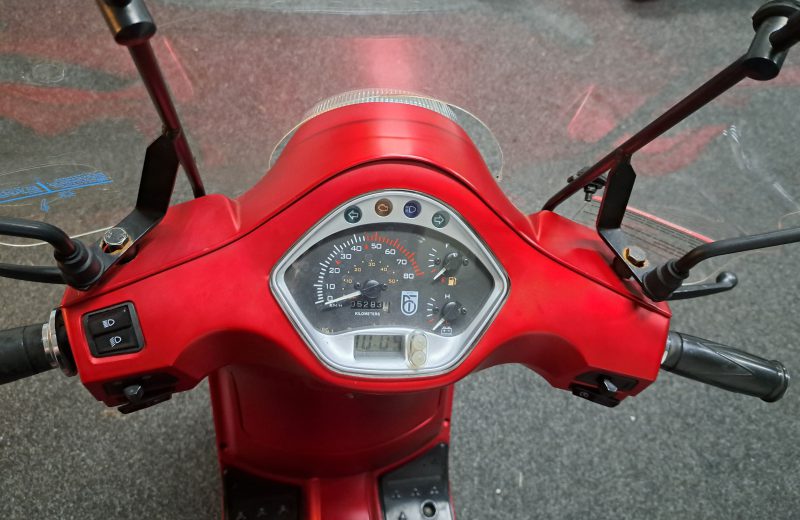 Znen mat rode bromscooter - Afbeelding 7